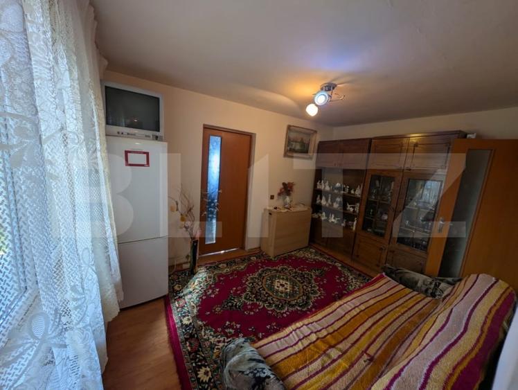 Apartament cu 2 camere semidecomandat, mobilat în 9 Mai