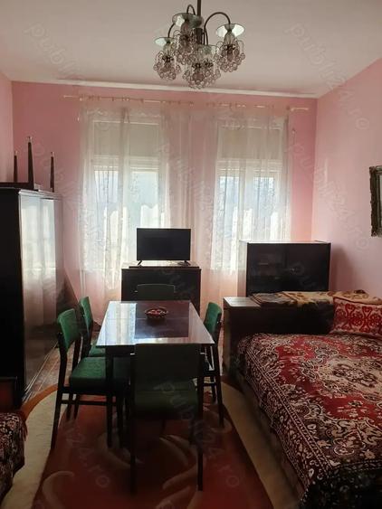Casă cu 6 camere cu Teren 939 Mp în Central