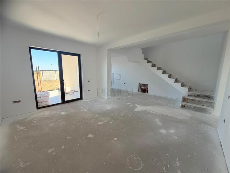Duplex cu 4 camere cu Canalizare în Moșnița Veche