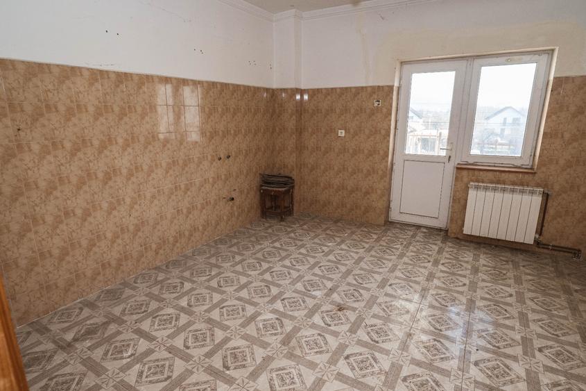 Casă individuală cu 12 camere cu Canalizare în Mușcel