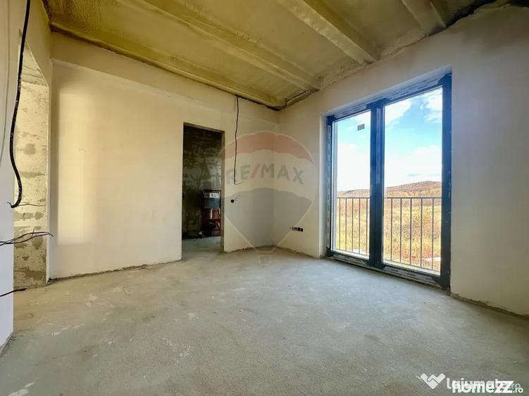 Casă cu 7 camere cu Teren 350 Mp în Sălicea
