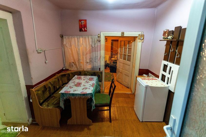 Casă cu 4 camere cu Teren 7139 Mp în Central