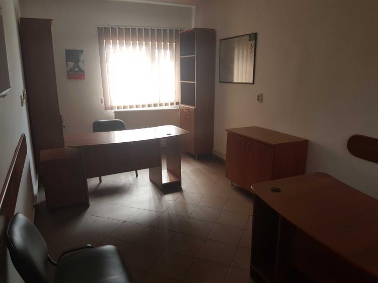 Spațiu comercial, de 20 mp, în Izvoare