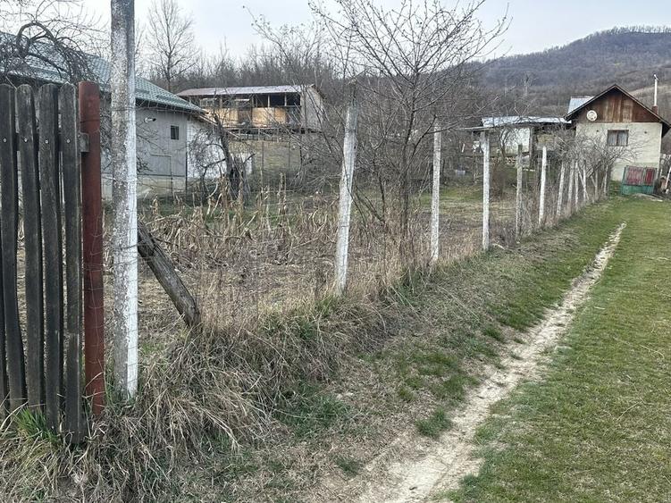 Casă cu 3 camere în Păcureți