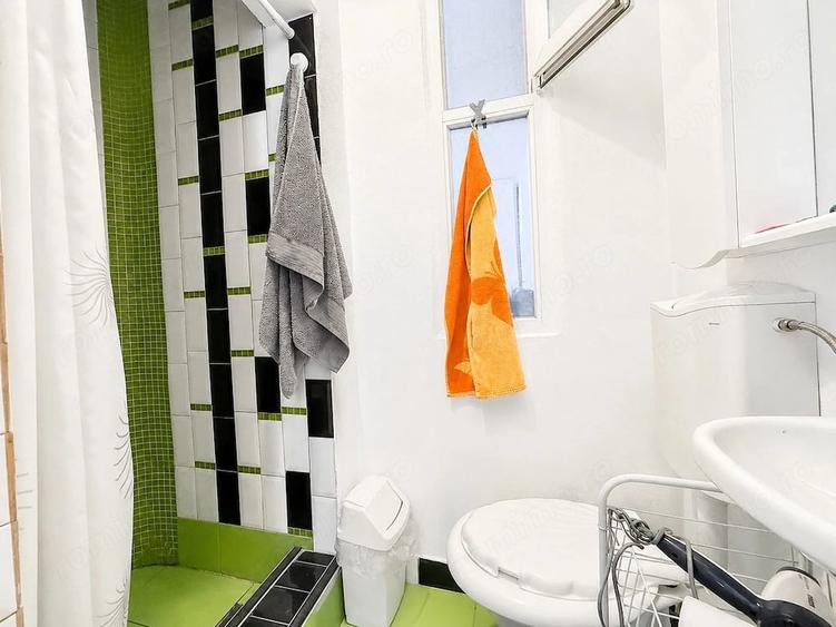 Apartament cu 4 camere decomandat în Central