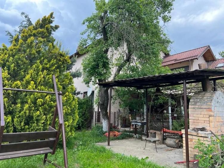 Casă cu 5 camere în Vulcana-Pandele