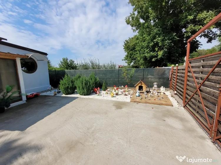 Casă cu 5 camere cu Teren 3500 Mp în Ungureni (Gherghița)