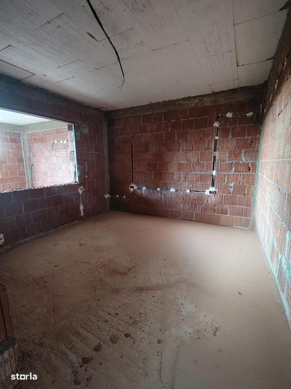 Casă cu 4 camere cu Teren 1600 Mp în Central