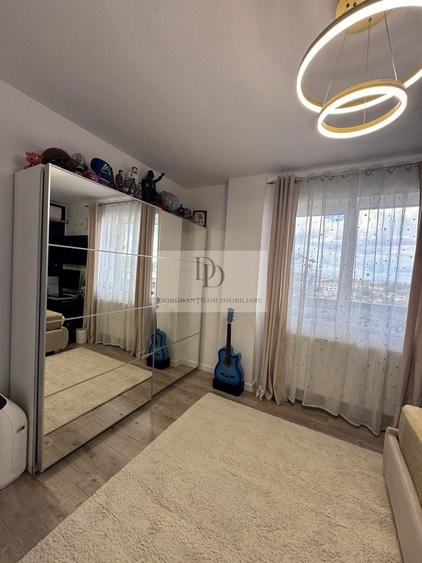 Apartament cu 3 camere semidecomandat, mobilat în Dâmbul Rotund