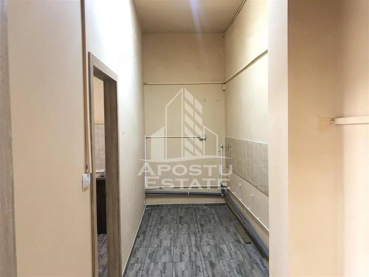 Spațiu comercial, de 240 mp, în Freidorf