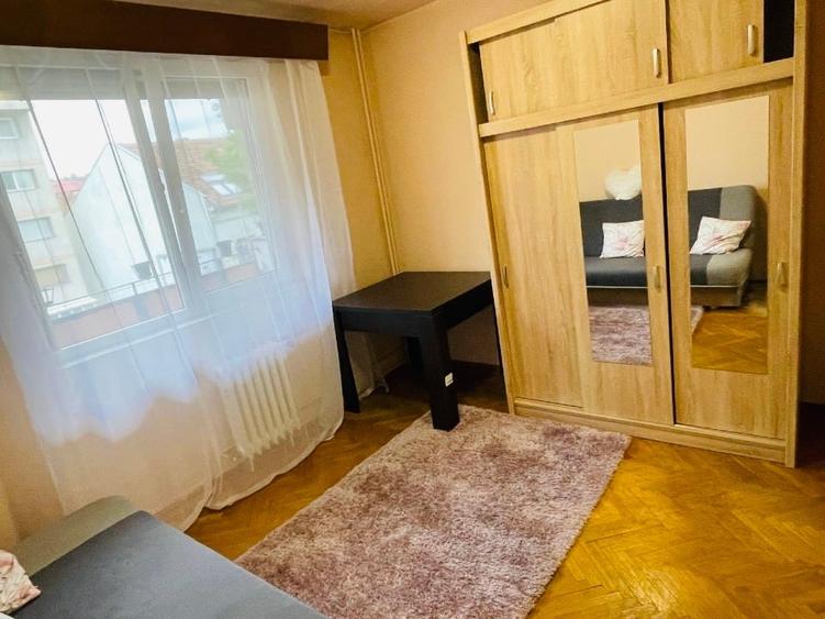 Apartament cu 3 camere decomandat, mobilat în Central