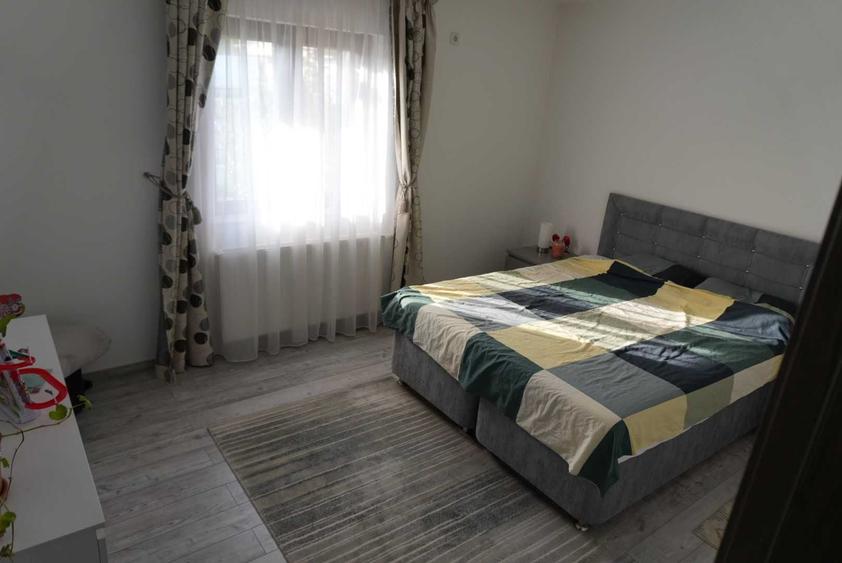 Casă cu 4 camere în Săbăreni