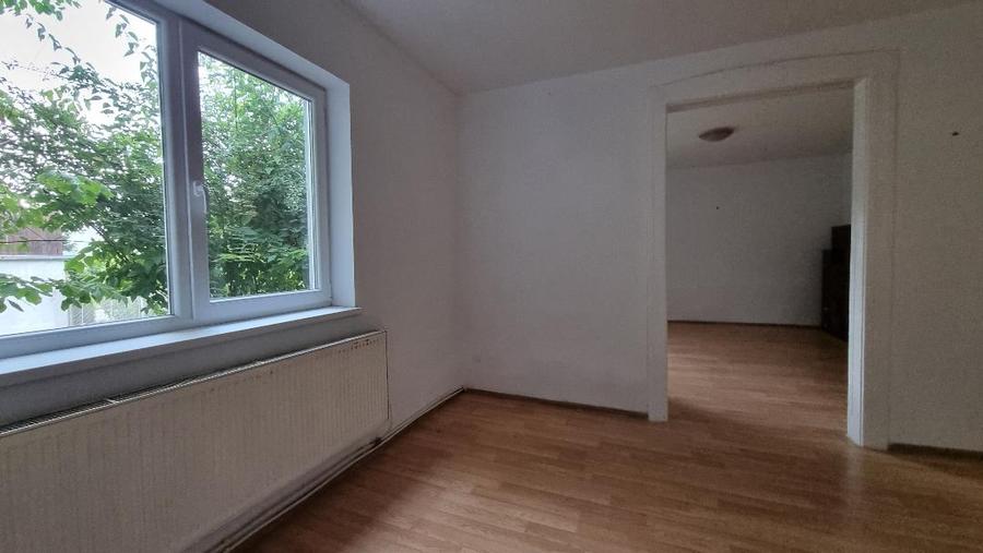 Casă individuală cu 7 camere cu Canalizare în Semicentral