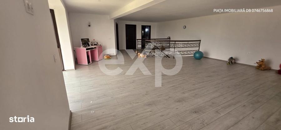Casă cu 4 camere în Văcărești