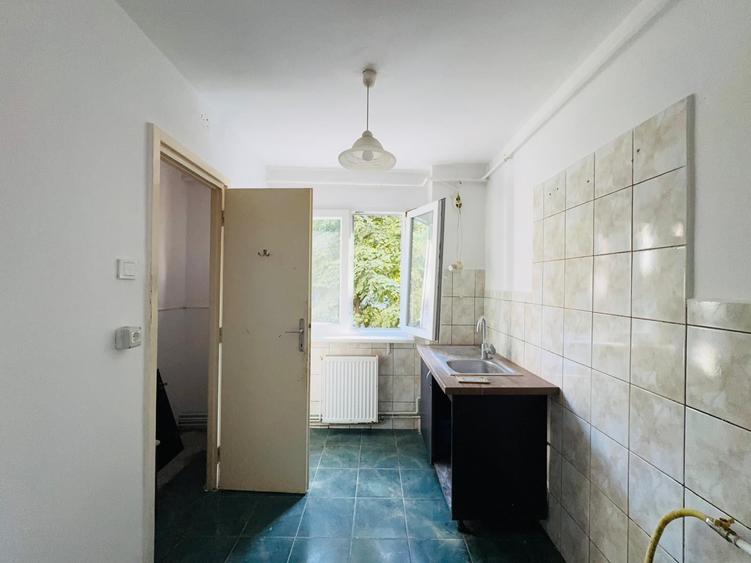 Apartament cu 3 camere semidecomandat în Șagului