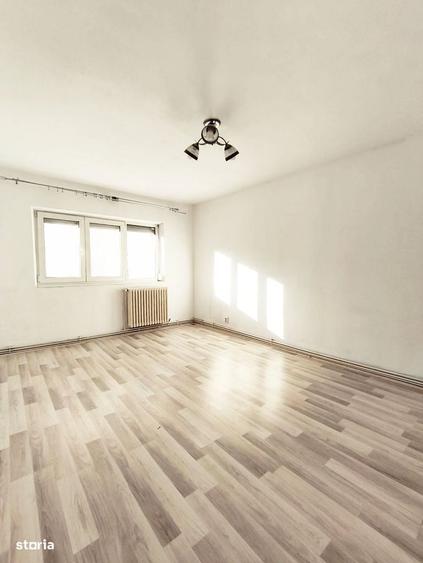 Apartament cu 3 camere decomandat în Albești