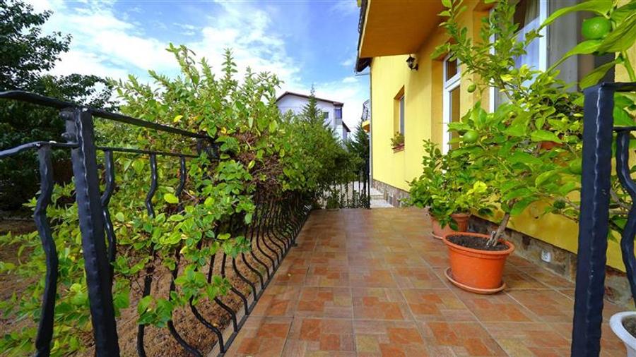 Casă cu 11 camere cu Canalizare în Sânmartin