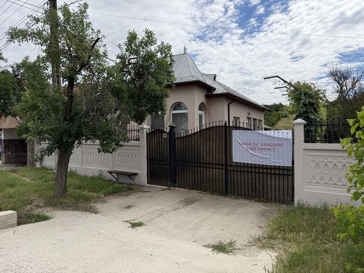 Casă cu 4 camere decomandat în Breb