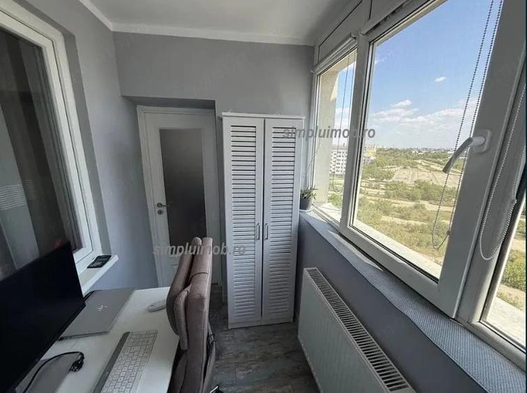 Apartament cu 4 camere semidecomandat în Fizicienilor