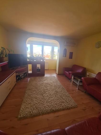 Închiriez apartament cu 3 camere, în zona Cantemir - 1