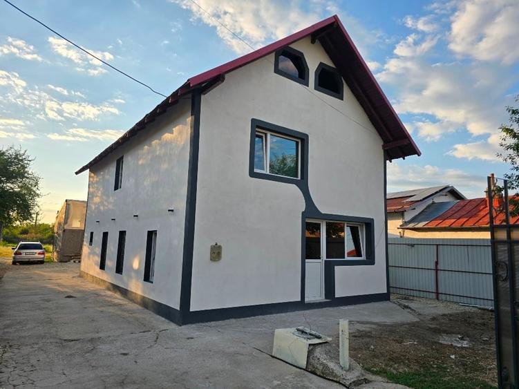 Casă individuală cu 3 camere cu Canalizare în Exterior Sud