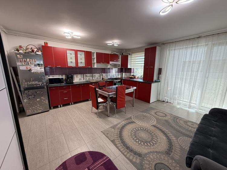 Apartament cu 2 camere semidecomandat, mobilat în Sânnicoară