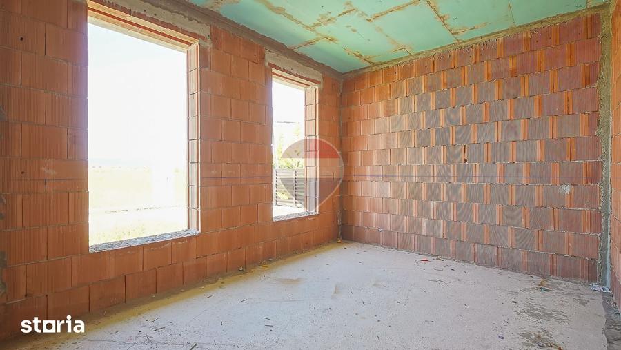 Casă cu 4 camere cu Teren 500 Mp în Cristian