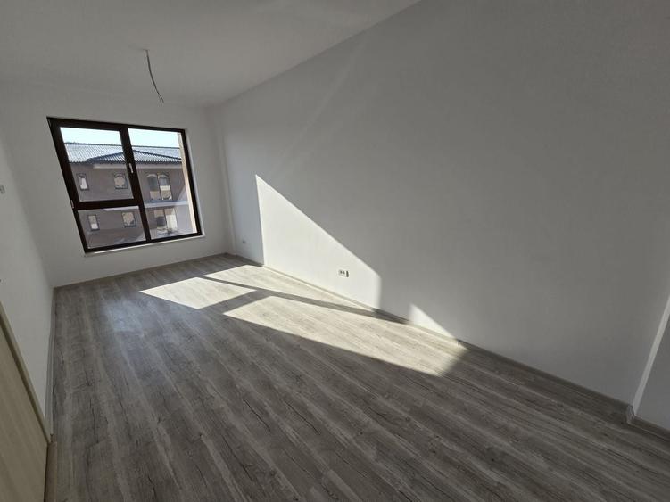 Apartament cu 2 camere decomandat în Girocului