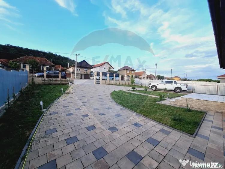 Casă cu 5 camere cu Teren 2100 Mp în Hidiș