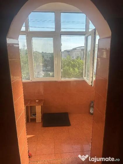 Apartament cu 3 camere decomandat în Buzaului