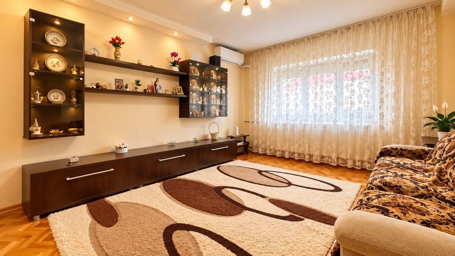 Apartament cu 3 camere decomandat în Soarelui