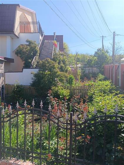 Casă cu 9 camere cu Canalizare în Cârlig