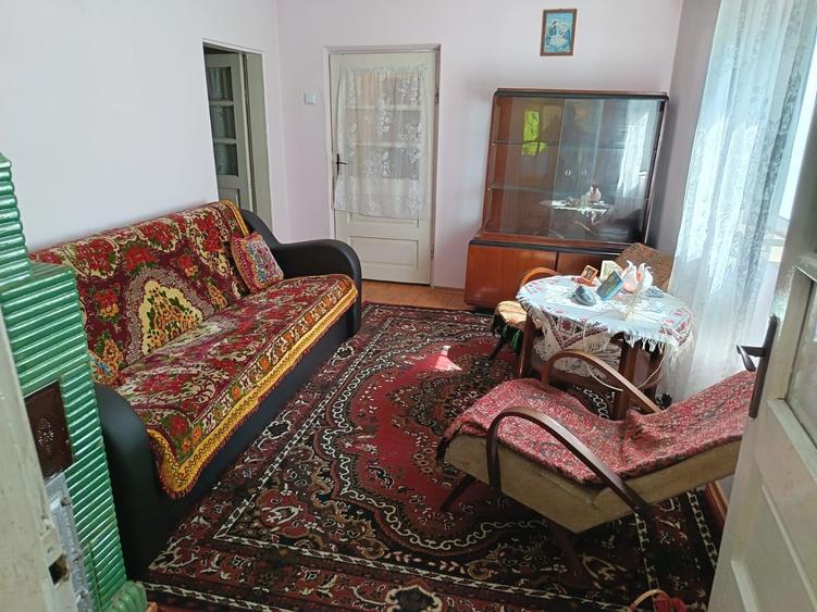Casă cu 4 camere cu Teren 2000 Mp în Zănești