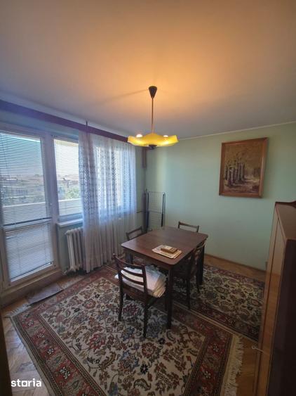 Apartament cu 3 camere semidecomandat în Central