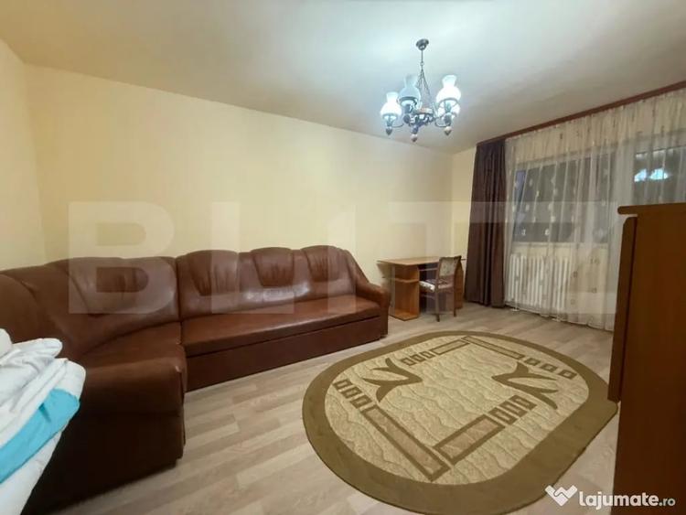 Apartament cu 3 camere decomandat în Cetate