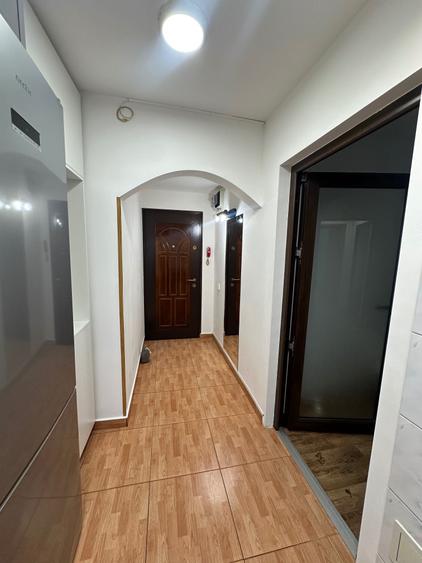 Apartament cu 2 camere semidecomandat în Apusului