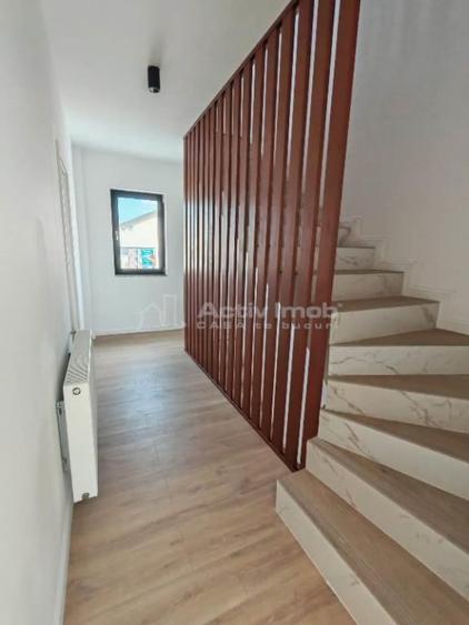 Casă cu 4 camere cu Teren 225 Mp în Prelungirea Ghencea