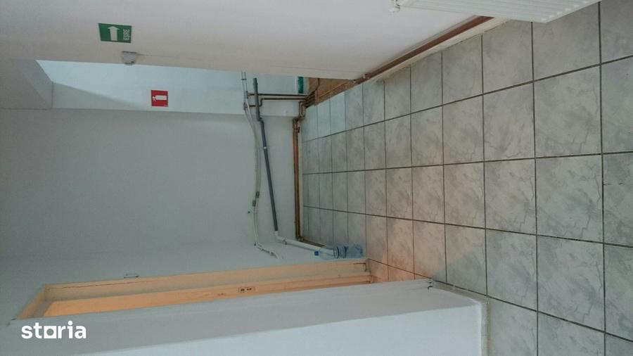 Spațiu comercial, de 70 mp, în Podu Roș