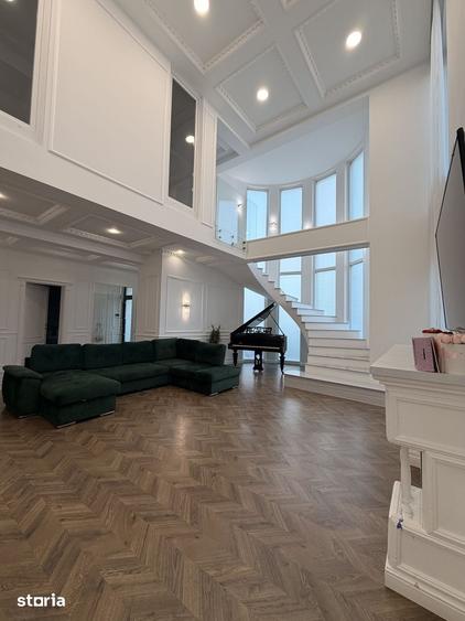 Casă cu 10 camere cu Teren 430 Mp în Sântandrei