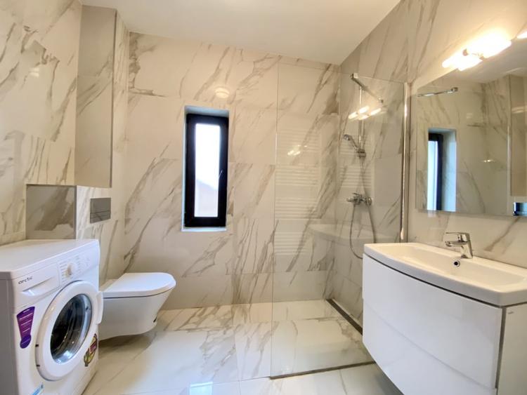 Apartament cu 3 camere semidecomandat, mobilat în Central