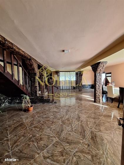Spațiu comercial, de 1,000 mp, în Central
