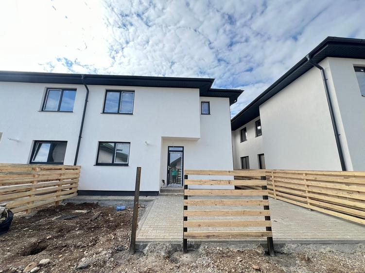 Duplex cu 4 camere cu Teren 250 Mp în Tărlungeni