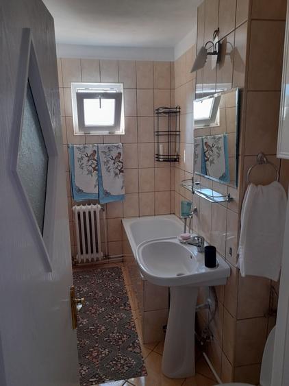 Apartament cu 2 camere semidecomandat în Cetate