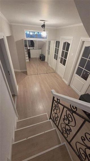 Victoriei-Popa Tatu, Apartament cochet, in vila, 6 camere cu scara interioara, l - 3