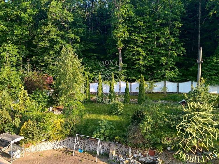 Casă individuală cu 14 camere cu Piscina în Est