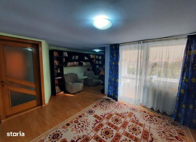 Casă cu 4 camere cu Teren 5500 Mp în Central