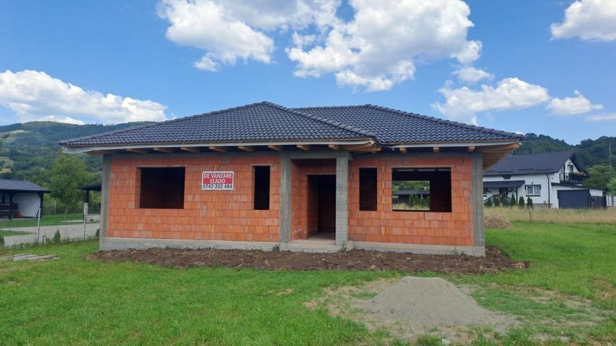 Casă cu 3 camere în Săcădat