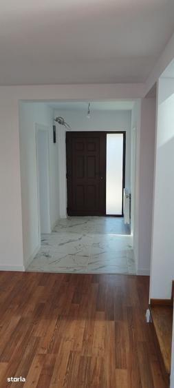 Casă cu 4 camere cu Teren 477 Mp în Central