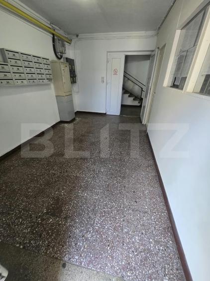Apartament cu 3 camere decomandat, mobilat în Micro 4