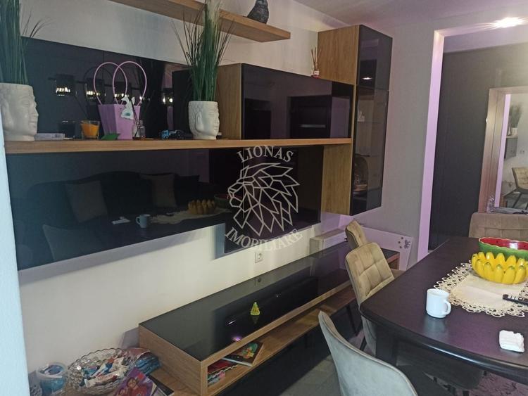 Apartament cu 3 camere decomandat, mobilat în Independenței